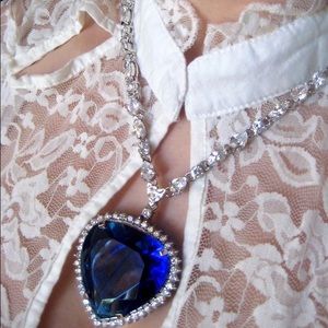 Titanic necklace replica.